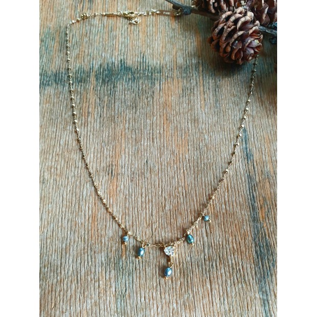 Hanka IN kaklo papuošalas su perlais